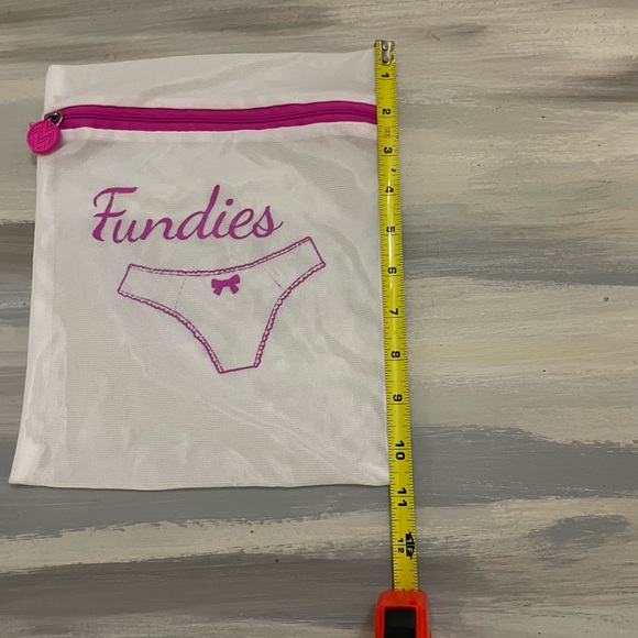 White and Pink Laundry Bags - Picture 8 of 11